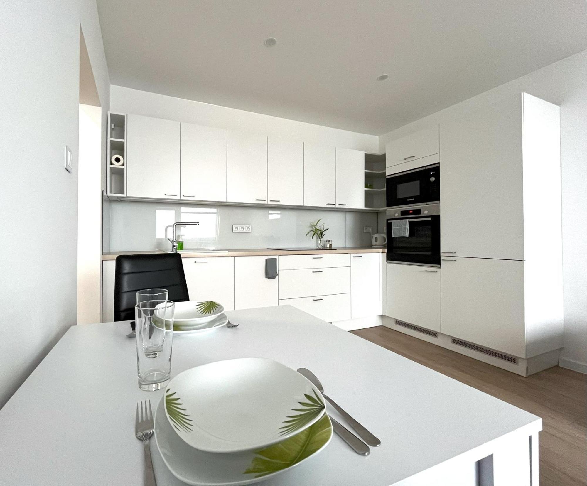 Elegant Escape Apartment III - Free Parking, Easy Access To City Center Pressburg Exterior foto