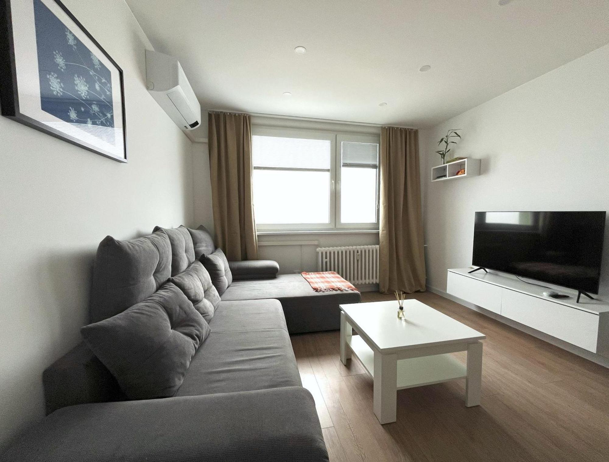 Elegant Escape Apartment III - Free Parking, Easy Access To City Center Pressburg Exterior foto