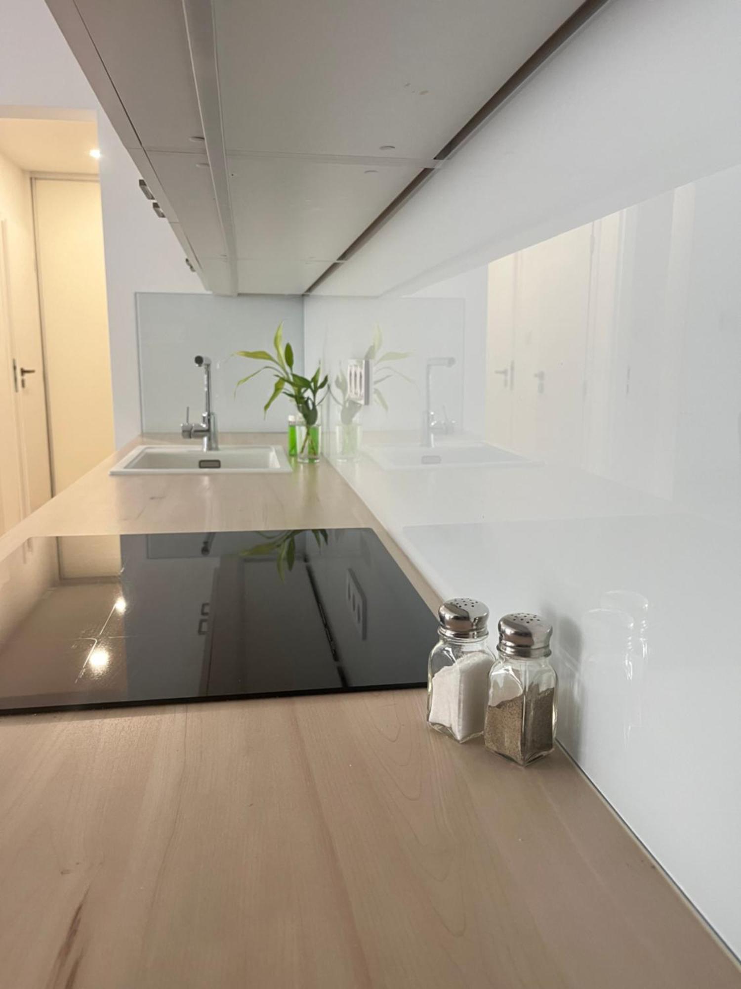 Elegant Escape Apartment III - Free Parking, Easy Access To City Center Pressburg Exterior foto