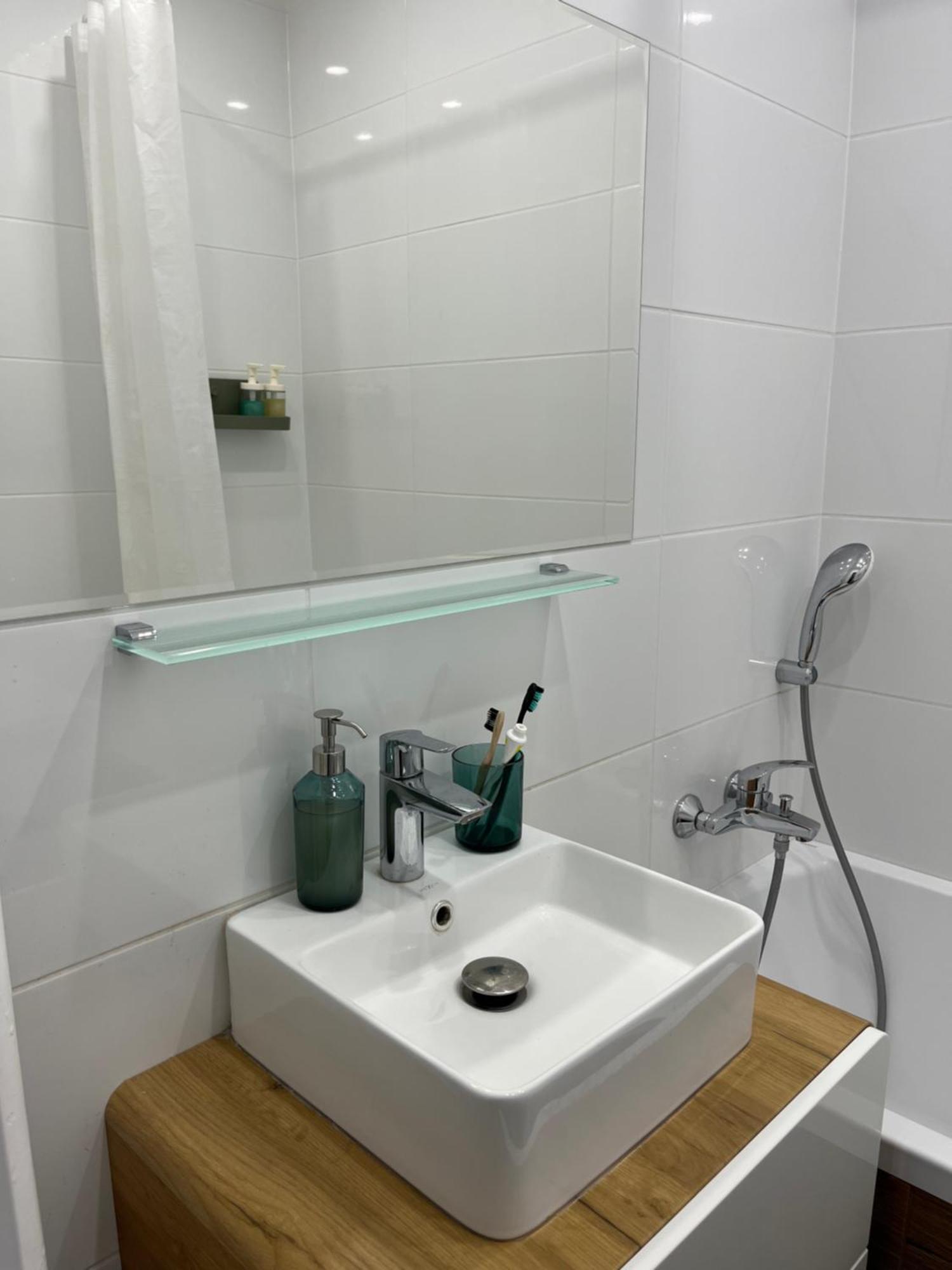 Elegant Escape Apartment III - Free Parking, Easy Access To City Center Pressburg Exterior foto